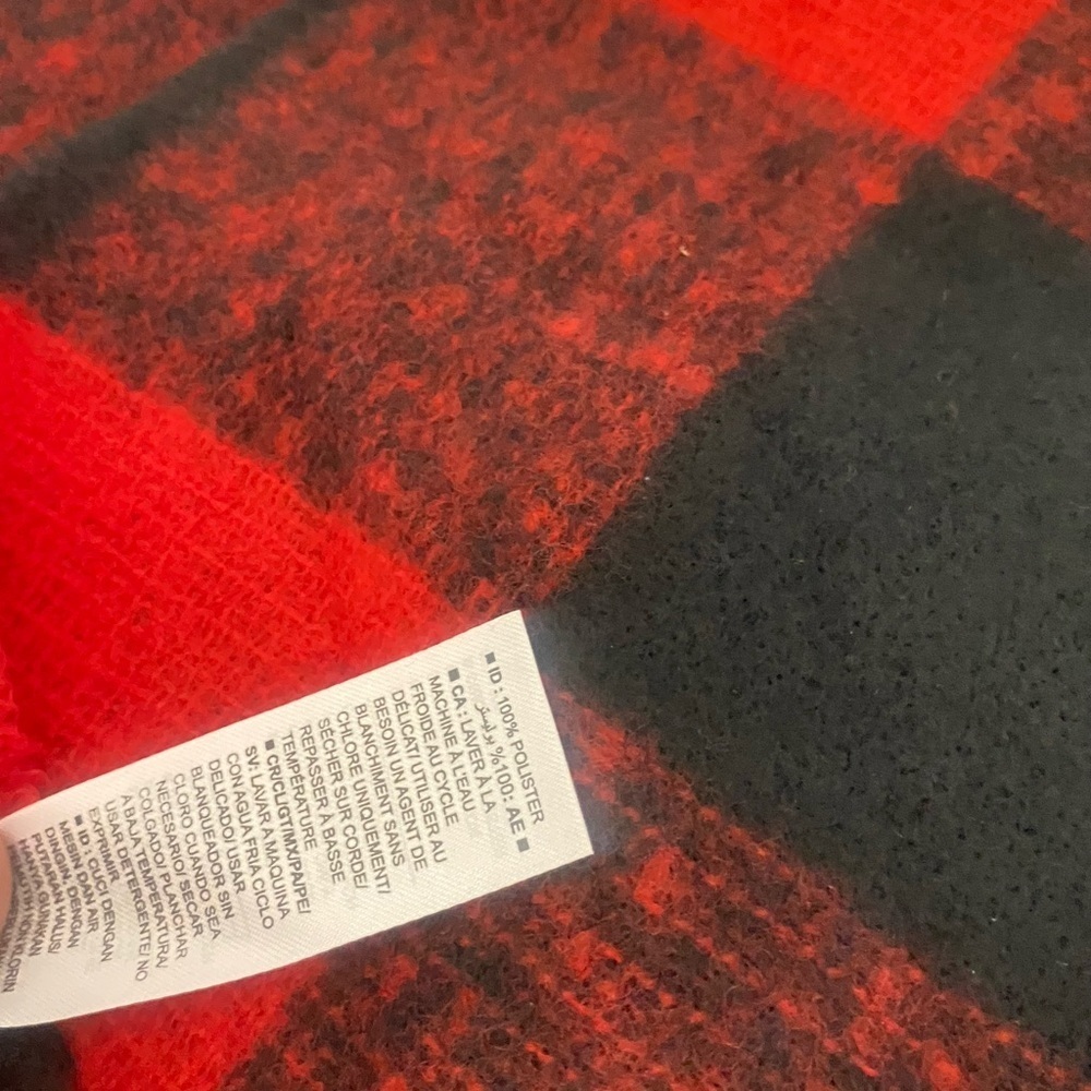 Old Navy Plaid Flannel Scarf Red Black Cozy Soft Brushed Fringe 74x25" NWT - Picture 4 of 5